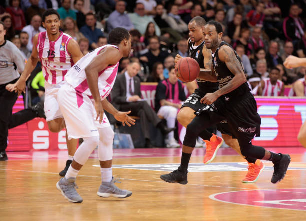 多种因素的 多种因素的