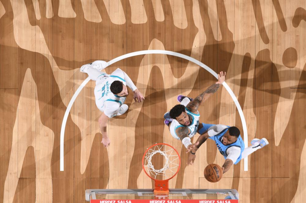 两地之间的 两地之间的